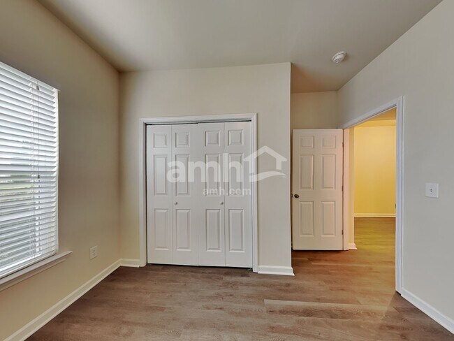 Building Photo - 118 Still Water Cir