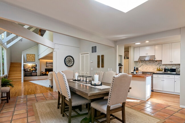 Building Photo - 548 San Ysidro Rd