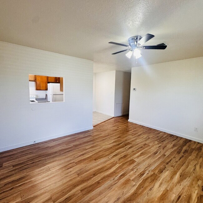 Building Photo - Welcome home to your 2 Bedroom | 1 Bathroom Apartment located in Nederland, TX.
