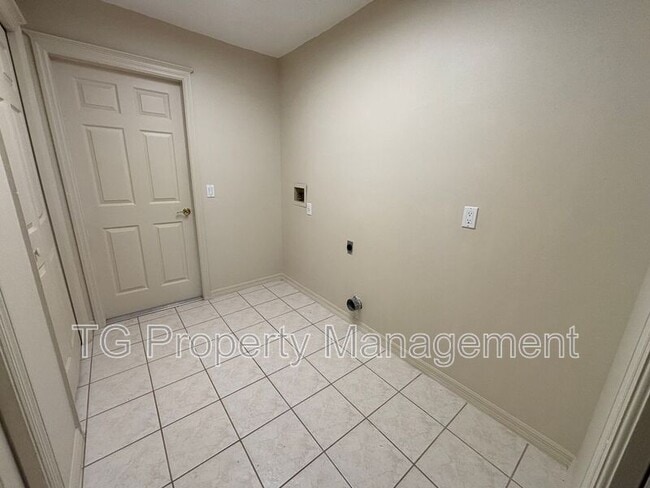 Building Photo - 20 Clarendon Ct N