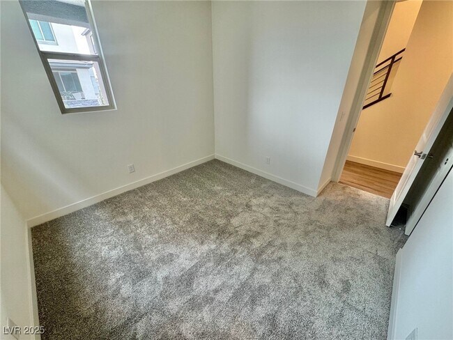 Building Photo - 1548 Little Penguin St