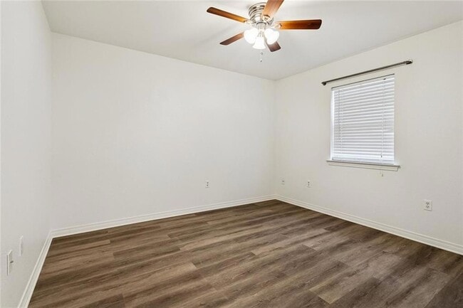 Building Photo - 405 Bon Temps Roule