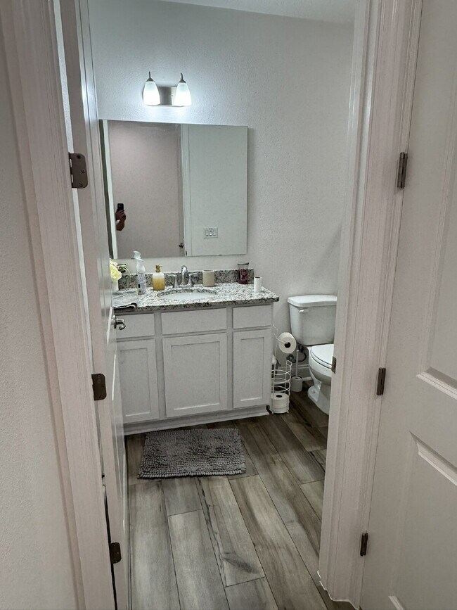 Building Photo - For Rent - Spring Move in Special ... 2nd Month's Rent FREE! (if sign a lease before the end of M...