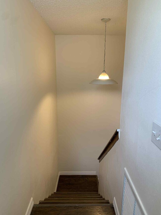 Building Photo - 1084 Longfellow Cir