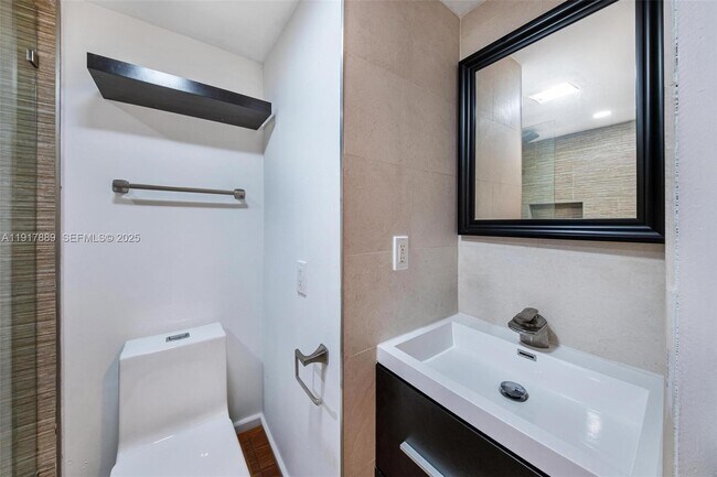 Building Photo - 1541 Brickell Ave