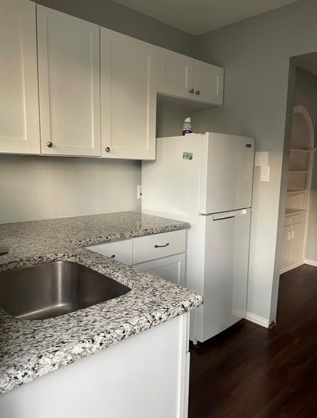 Building Photo - 210 W Willingham St