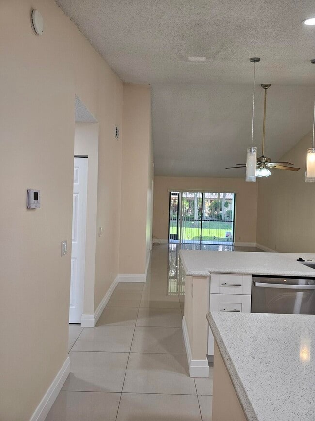 Building Photo - 480 Hardwood Pl
