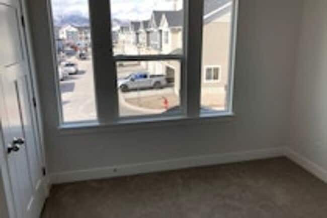 Building Photo - 594 N 260 W