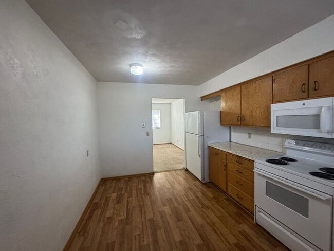 Building Photo - ***6 OR 12 MONTH  LEASE OPTIONS***4BR 2BA Home w/ Central Air • Porch • Great Location in Indepen...