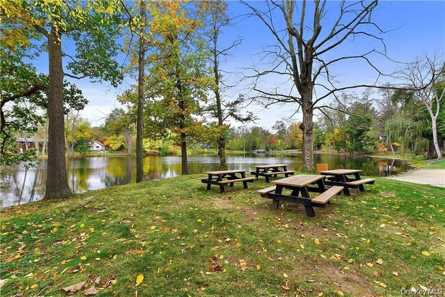 Building Photo - 1265 N Ridge Rd