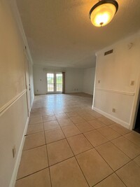 Building Photo - Beautiful 2 Bedroom 1 Bathroom condo in Al...