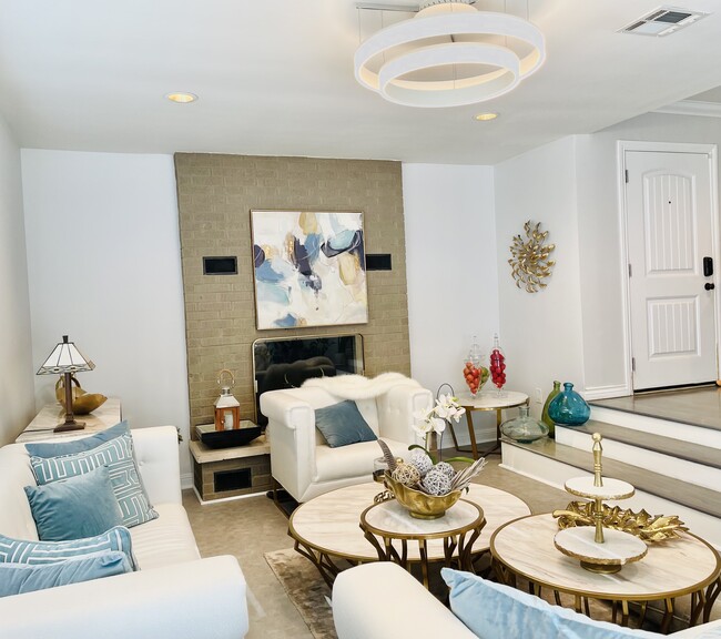 Building Photo - 7236 Oakdale Ave