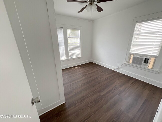 Building Photo - 1856 Naldo Ave