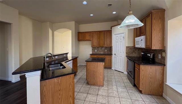 Building Photo - 405 Colony Dr