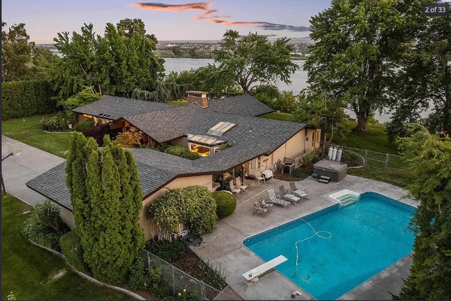 Building Photo - 10304 W Court St