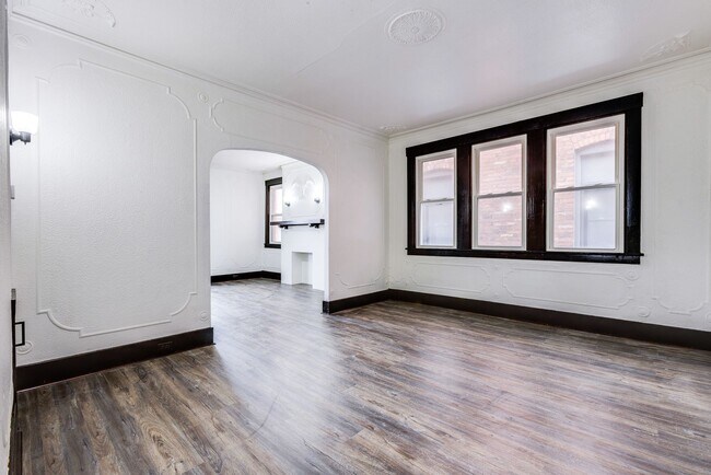 Building Photo - 609 E Warrington Ave