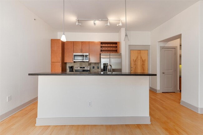 Building Photo - 1901 Post Oak Blvd