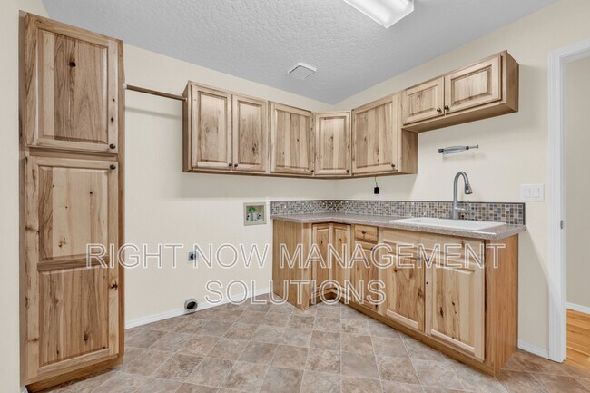 Building Photo - 8054 Ustick Rd