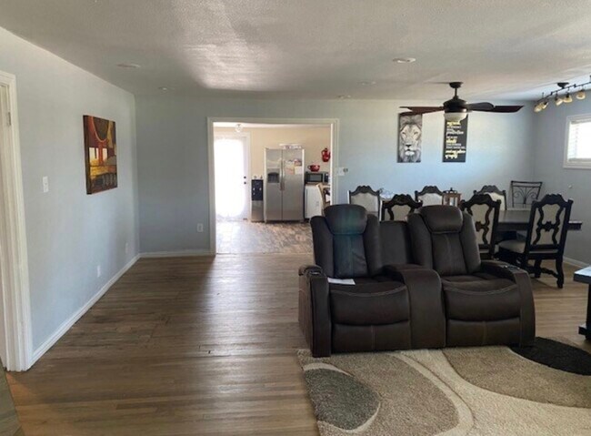 Building Photo - 603 S Ross Blvd