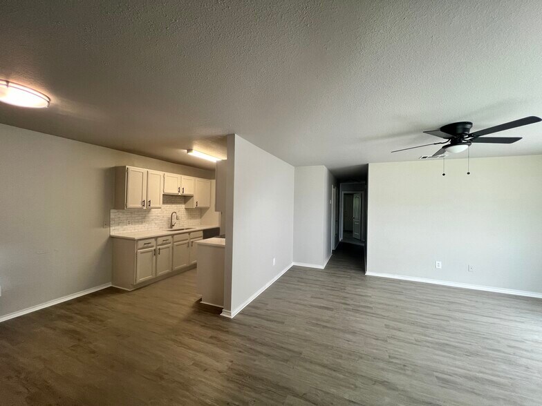 Building Photo - 8124 Marydean Ave