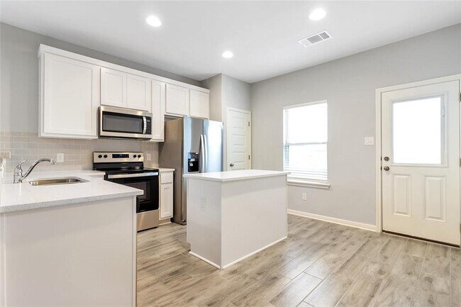 Building Photo - 141 Quiet Man Dr