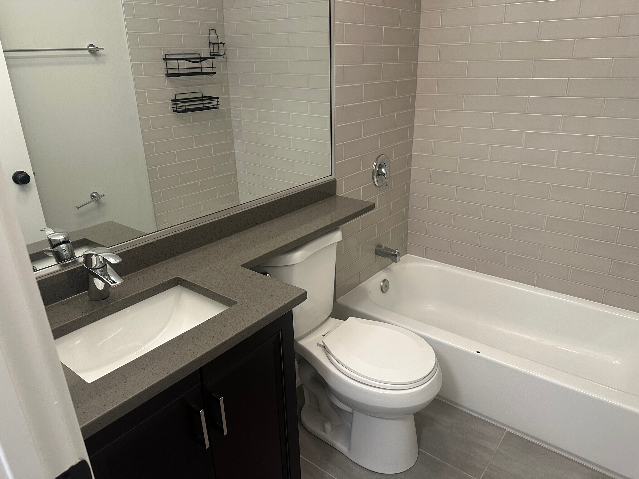 Building Photo - 542 W Surf St