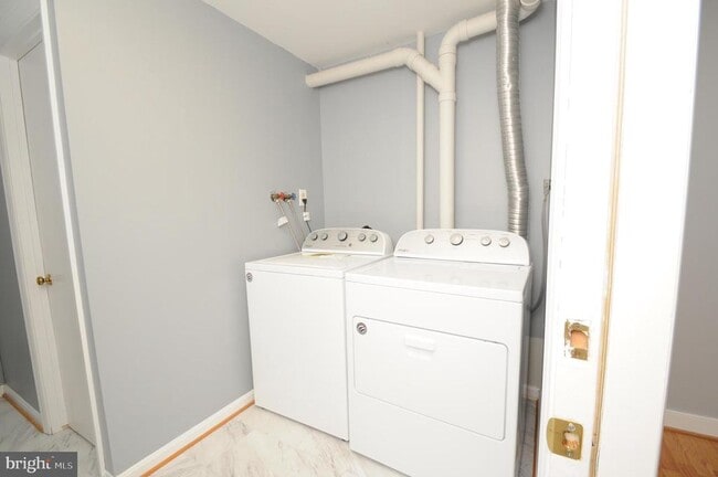Building Photo - 7803 Whistling Pines Ct