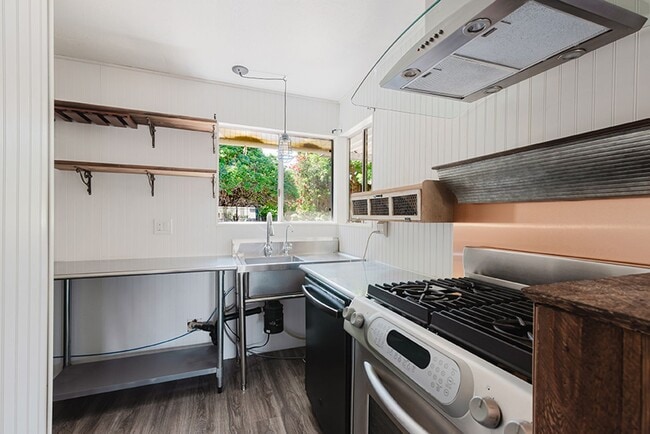 Building Photo - Charming 2BR Home in 55+ Oceanside Community with Solar & In-Unit Laundry