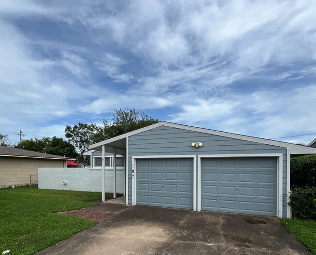 Building Photo - 107 Tarpon Ave