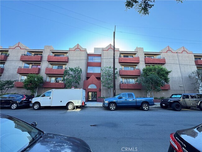 Building Photo - 4717 Ben Ave
