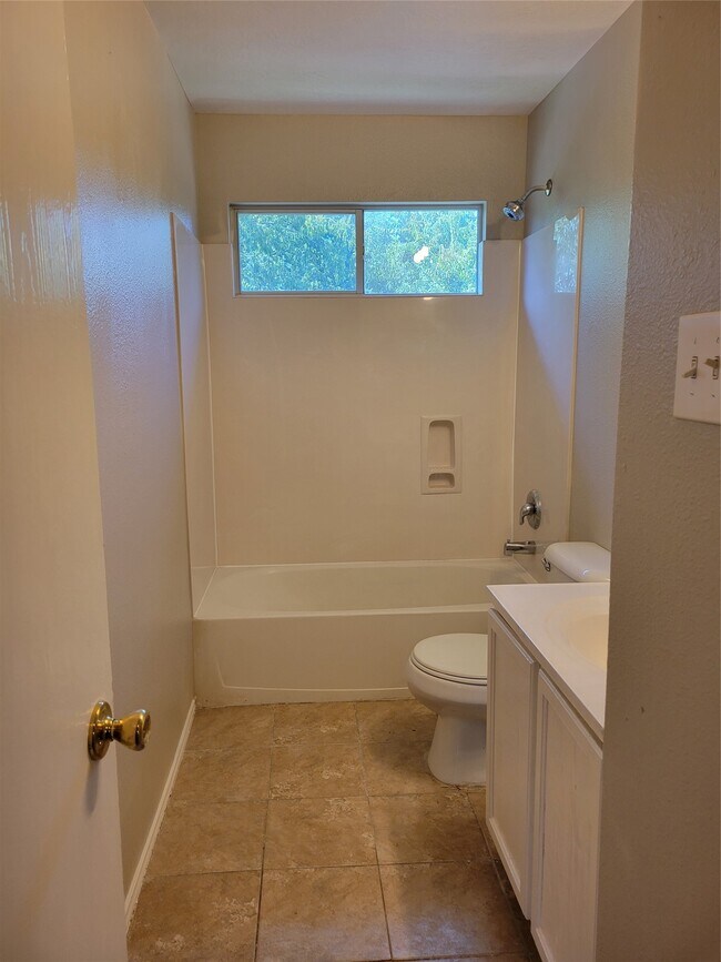 Building Photo - 6055 Green Heather Ln