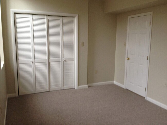 Building Photo - 234 W Clarke Ave