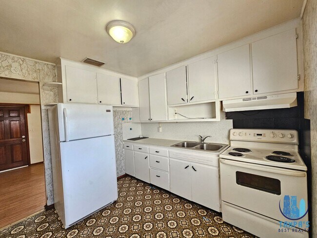 Building Photo - 4 Bedroom, 3 Bath HOUSE with a detached 1 Bedroom and 1 bath in Lakeland *MOVE-IN SPECIAL*