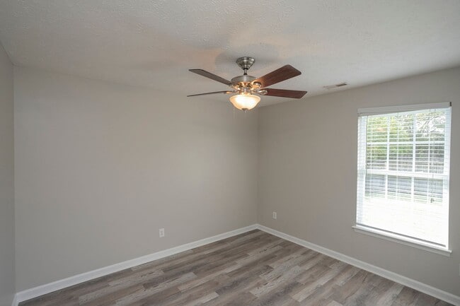 Building Photo - 564 Rose Cottage Cir