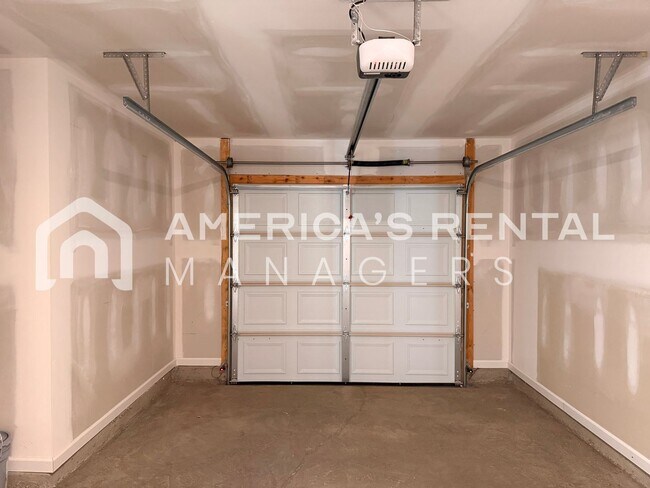 Building Photo - New Construction Townhouse Available for R...