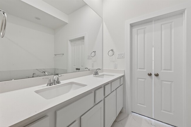 Building Photo - 16739 Lake Austin St