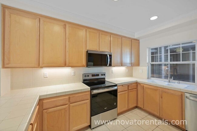 Building Photo - 852 Diablo Ave