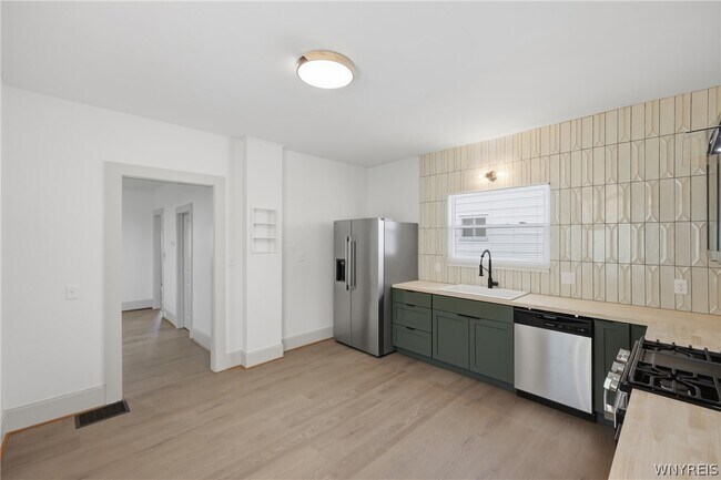 Building Photo - 444 W Ferry St