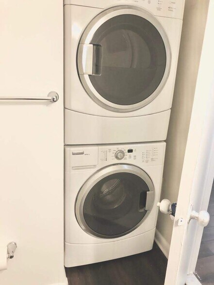 Building Photo - 123 Echelon Rd