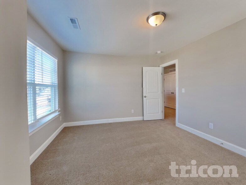 Building Photo - 225 Highview Dr