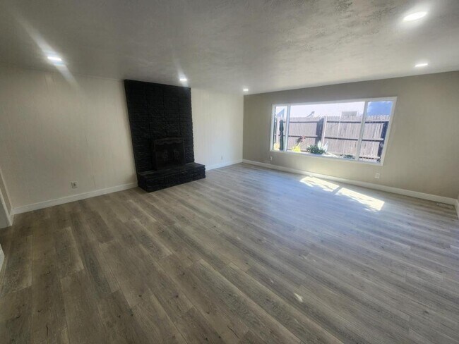 Building Photo - 3450 Cherokee Ave