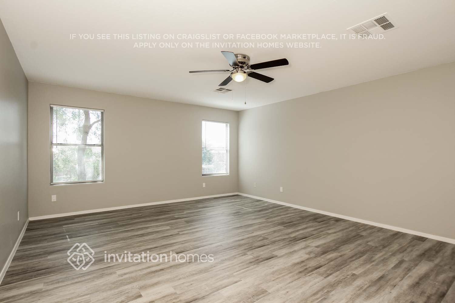 Building Photo - 8806 N 67th Ln