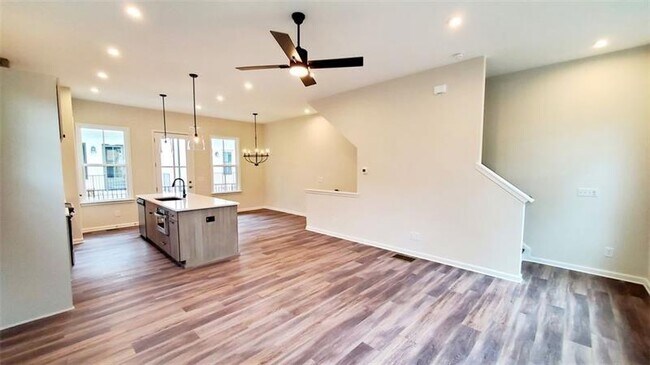 Building Photo - 117 Chestnut Cir