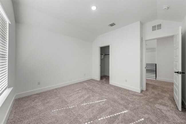 Building Photo - 3405 Charade Dr
