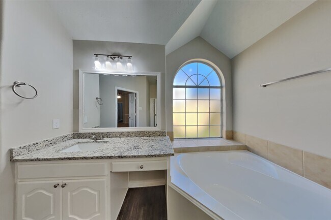 Building Photo - 16642 Greenbriar Point Ln