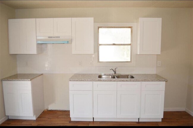 Building Photo - 4839 Ventura Ln