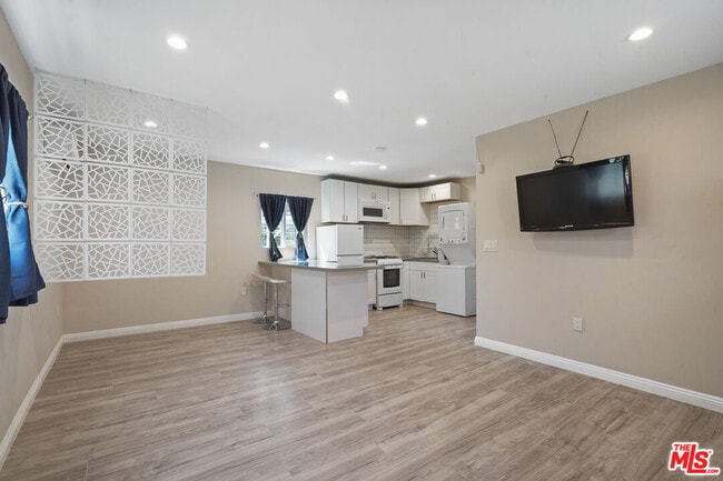 Building Photo - 22012 Covello St