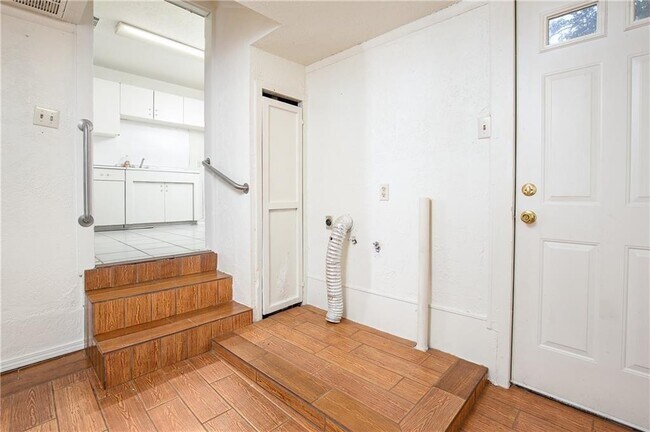 Building Photo - 4428 SE 40th St