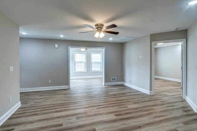 Building Photo - 182 Garden Gate Dr