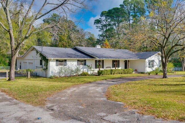 Building Photo - 215 Perryman Rd
